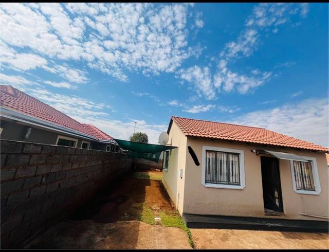 2 BEDROOM HOUSE FOR SALE IN VOSLOORUS